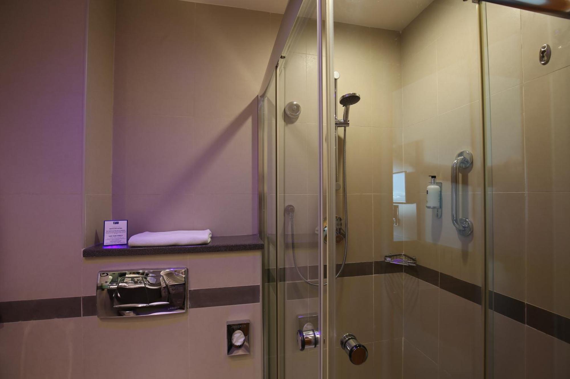 Holiday Inn Express Dubai Airport By Ihg מראה חיצוני תמונה